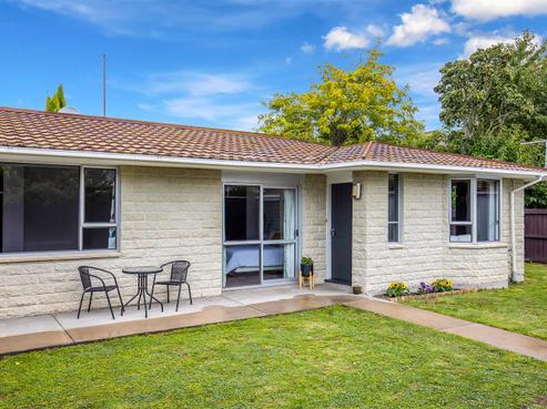 2/51 Ambleside Drive, Burnside