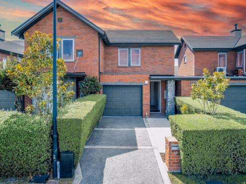 15 Henley Green, Northwood