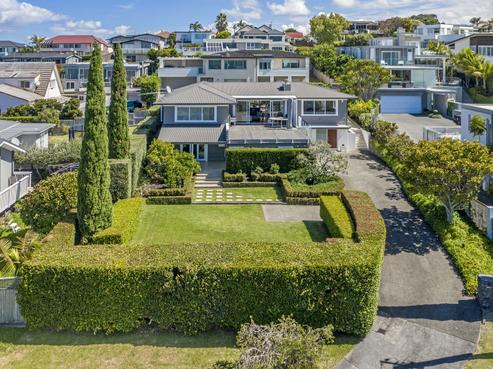8 Eastcliffe Road, Castor Bay
