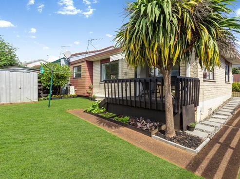 2/54 Jellicoe Road, Panmure