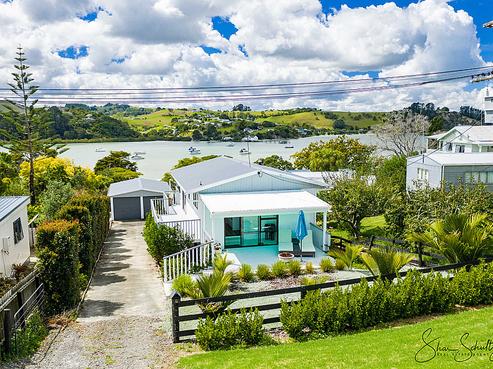 4 Bonham Street, Paparoa