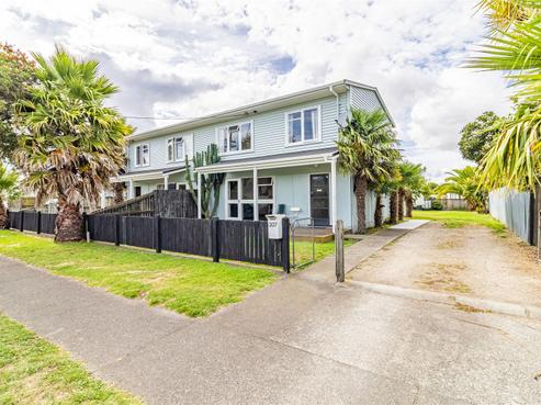208 Anzac Parade, Whanganui East