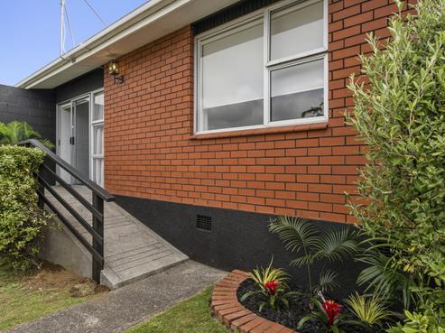 2/58A Paynters Avenue, Strandon
