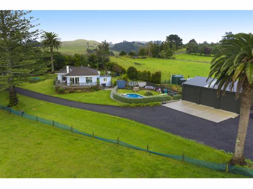 230 Gleeson Road, Pollok