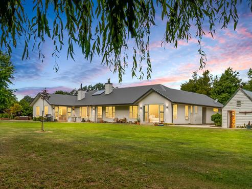 196 River Road, Lincoln