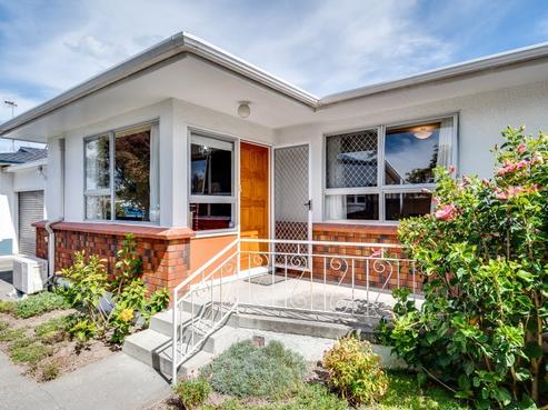 2/23 Latham Street, Napier South