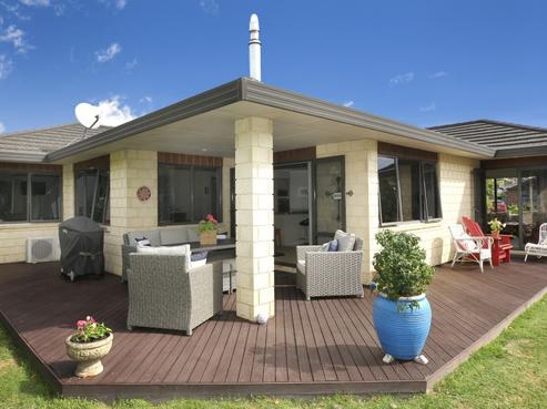 15 Delta Mews Place, Clive