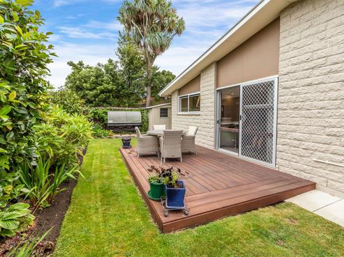2/36 Ambleside Drive, Burnside