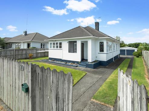 10 Court Crescent, Panmure