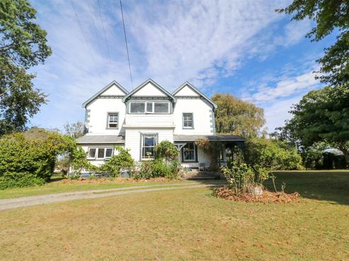 166 Barton Road, Fairview