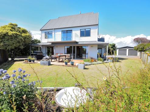 13 Pine Ridge Terrace, Waikanae Beach