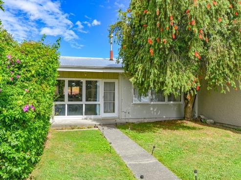 2/1205 Karamu Road North, Mayfair