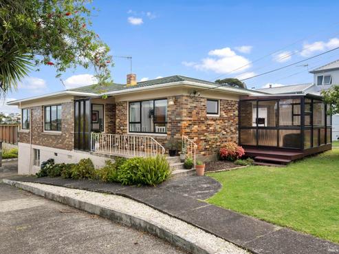 33 Tui Glen Road, Birkenhead