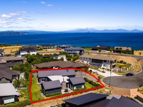 10 Waianiwa Dell, Wharewaka