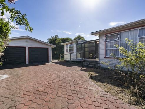 49 Menin Road, Raumati South