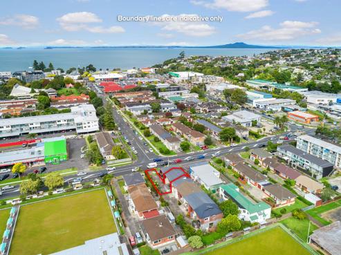 2/772 Beach Road, Browns Bay