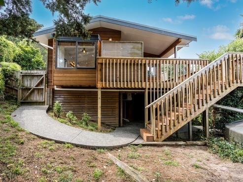 83 Ocean Road, Surfdale
