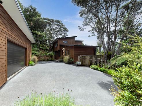 410A Scenic Drive, Waiatarua