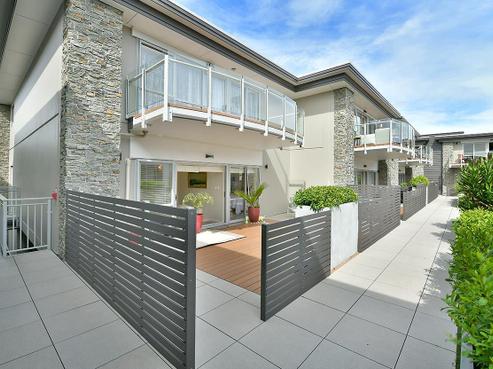 215/252 Centreway Road, Orewa