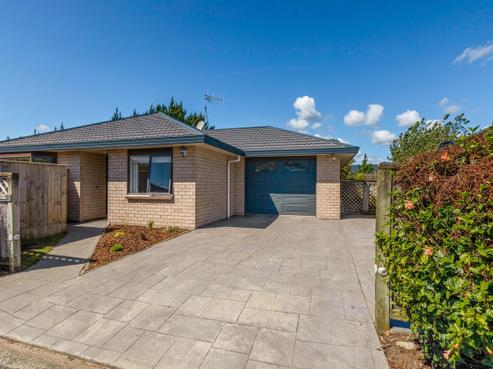 2D Cedar Drive, Paraparaumu Beach