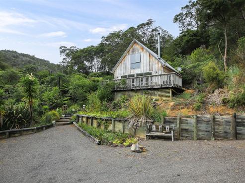 8B Valder Place, Waiomu