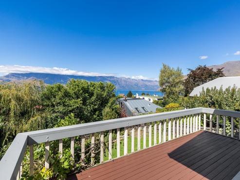 15 Avalon Crescent, Fernhill/Sunshine Bay