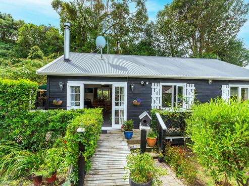 9 Tiromoana Road, Raumati South