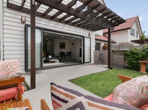 7 Parkwood Crescent, Gulf Harbour