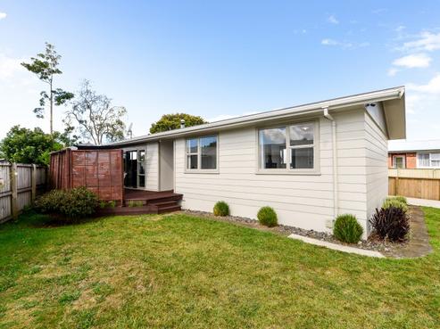 12 Rhonda Avenue, Deanwell