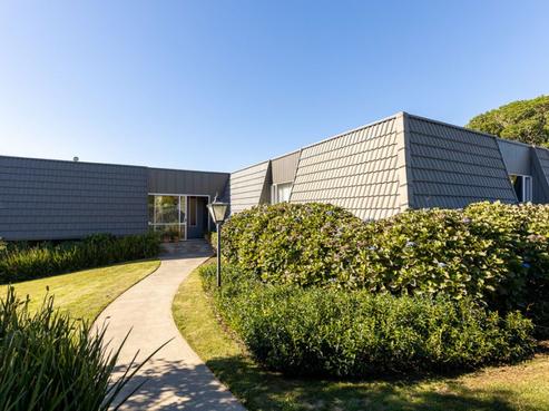 8 Saint Ives Grove, Whalers Gate