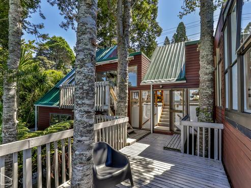 53 Takahe Road, Titirangi