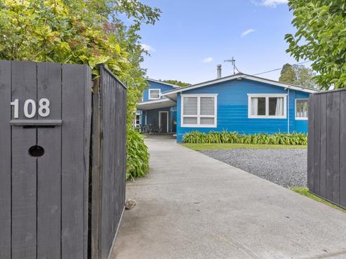 108 Clayton Road, Mangakakahi