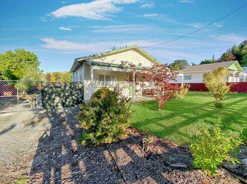 10 Paraekaretu Street, Hunterville