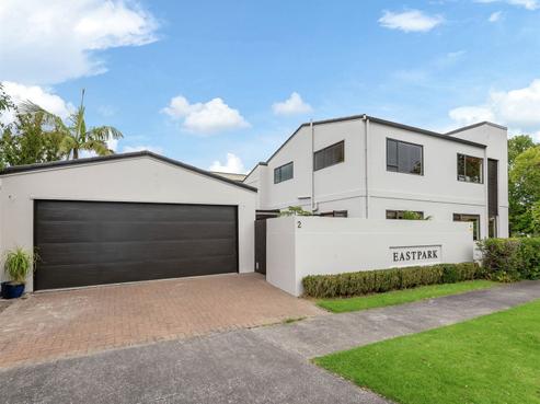 2 Puma Drive, Golflands