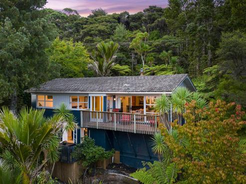 43 Takahe Road, Titirangi