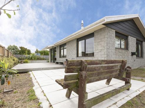 15 Cross Street, Waikuku Beach