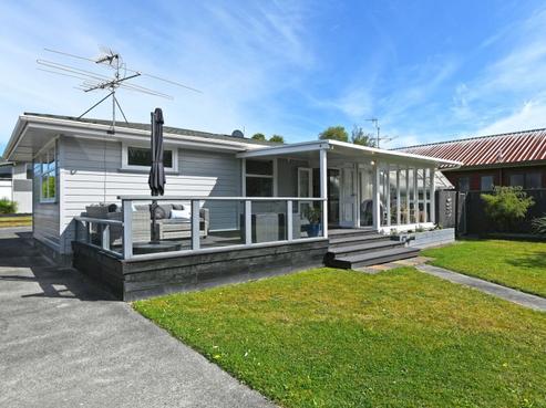 10 Shanly Street, Brown Owl