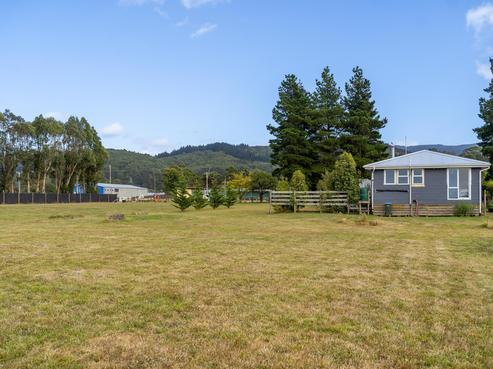 64 Johnston Street, Featherston