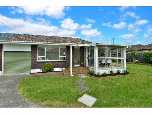 2/36 Centreway Road, Orewa
