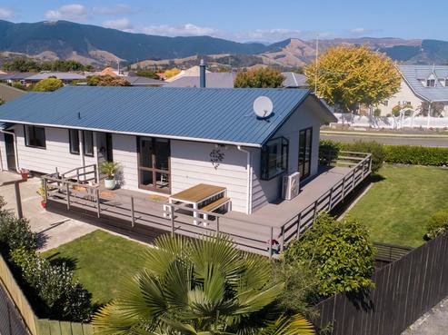 64 Aldinga Avenue, Stoke
