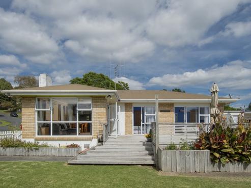 1 Upland Street, Brookfield