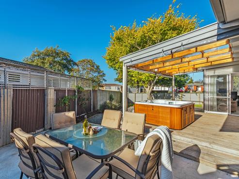 12 Robinson Crescent, Westbrook