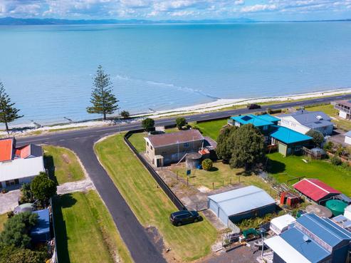 899 East Coast Road, Kaiaua