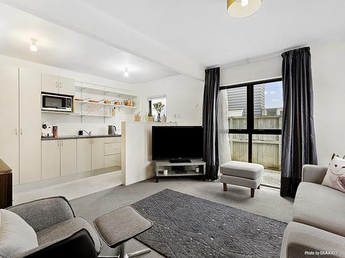 2/103 Rongotai Road, Kilbirnie