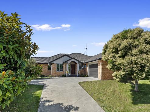 6 Oldfield Court, Huntington