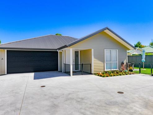 407 Murdoch Road East, Akina
