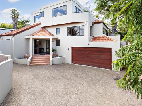 2/529 Beach Road, Murrays Bay