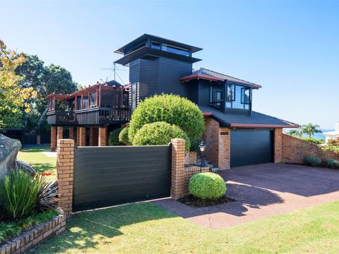 8 Tui Street, Torbay