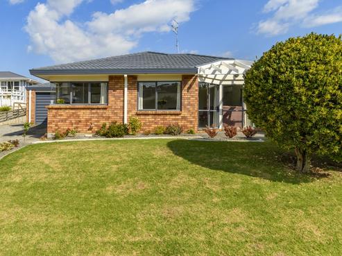 8 Lynwood Place, Brookfield