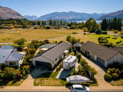 8 Meadowstone Drive, Wanaka